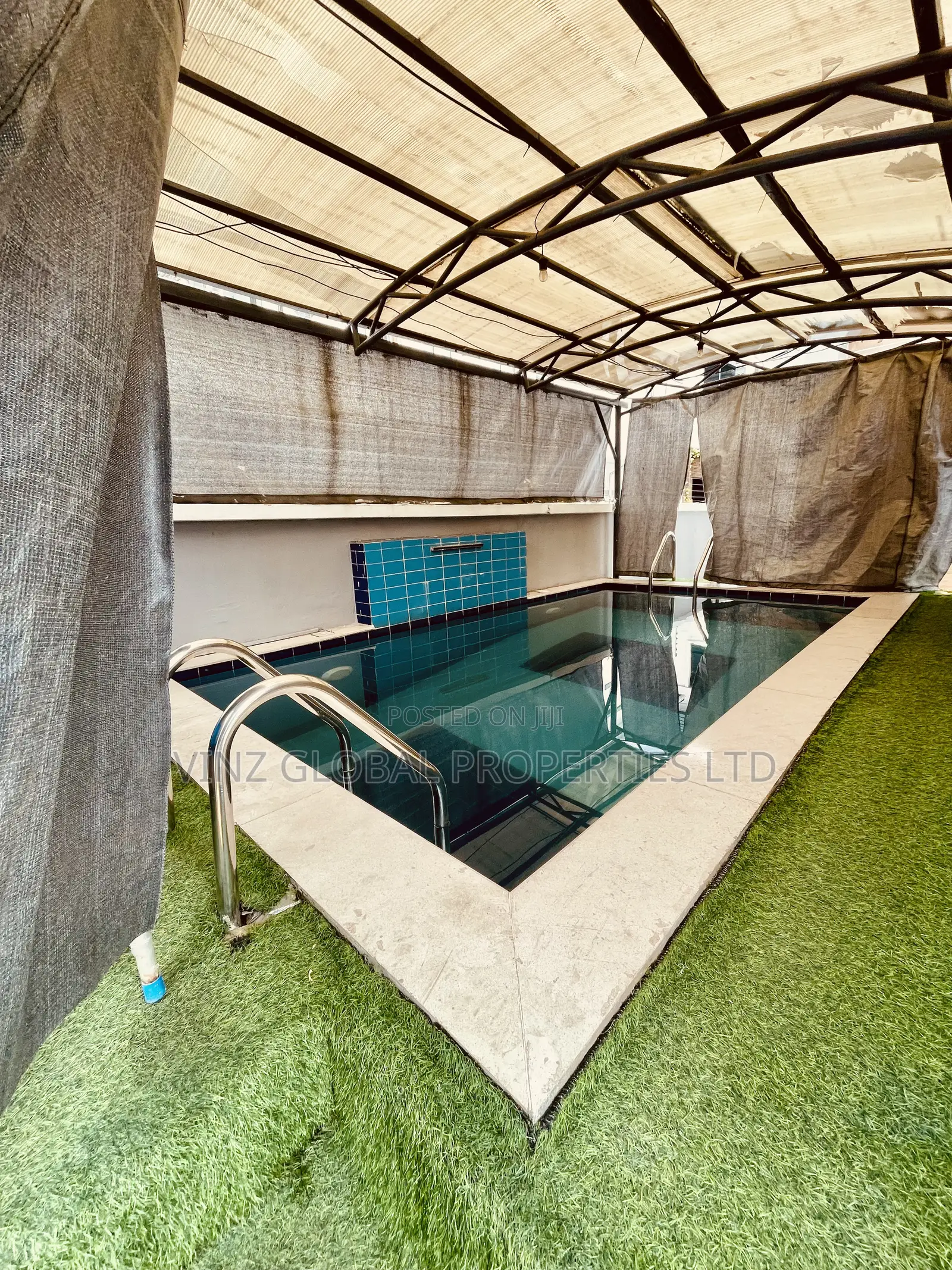 Luxury 5 Bedroom Apartment With Play Station Swimming Pool in Lekki
