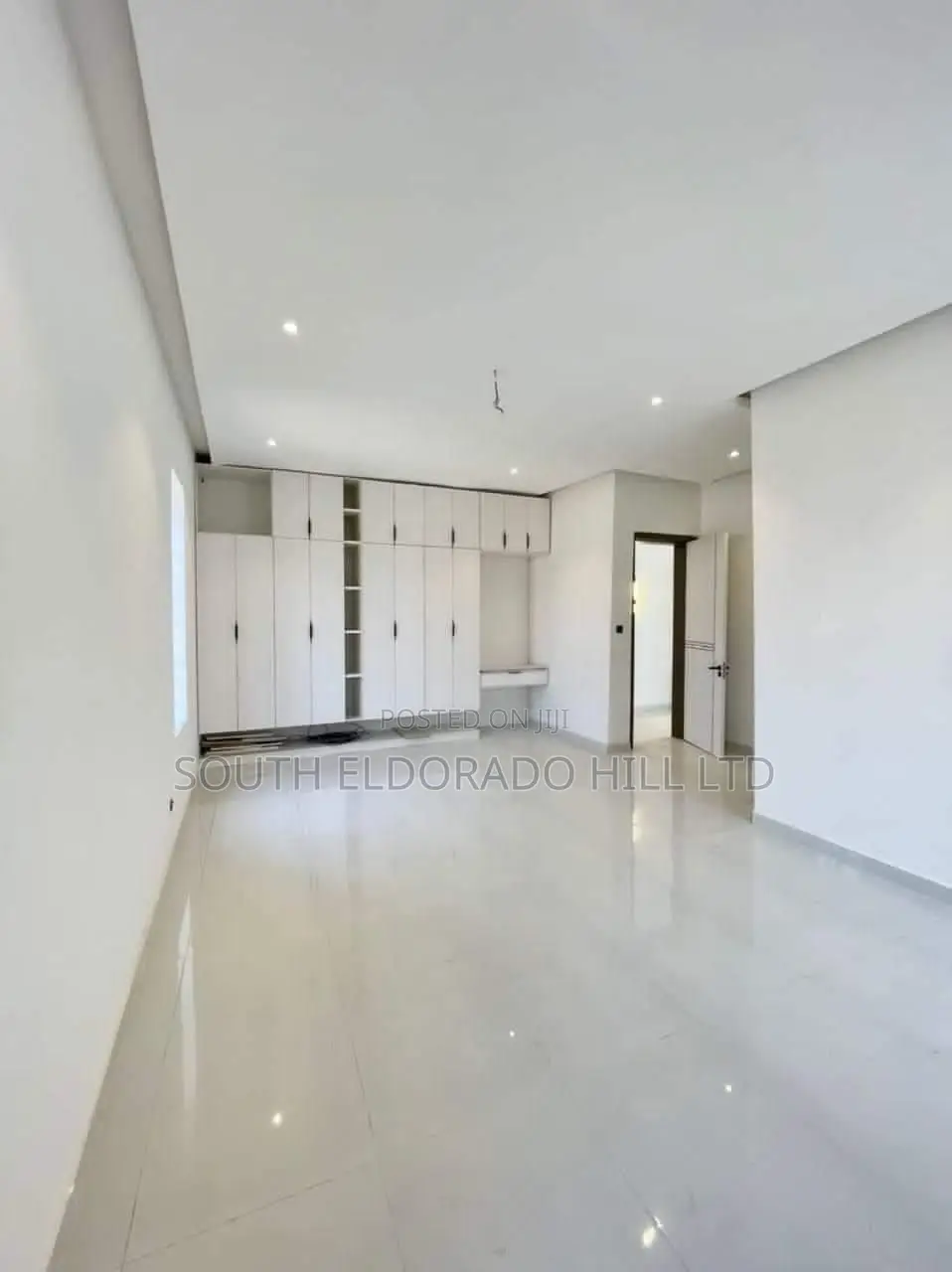 5bdrm Duplex in Ologolo for sale in Ologolo