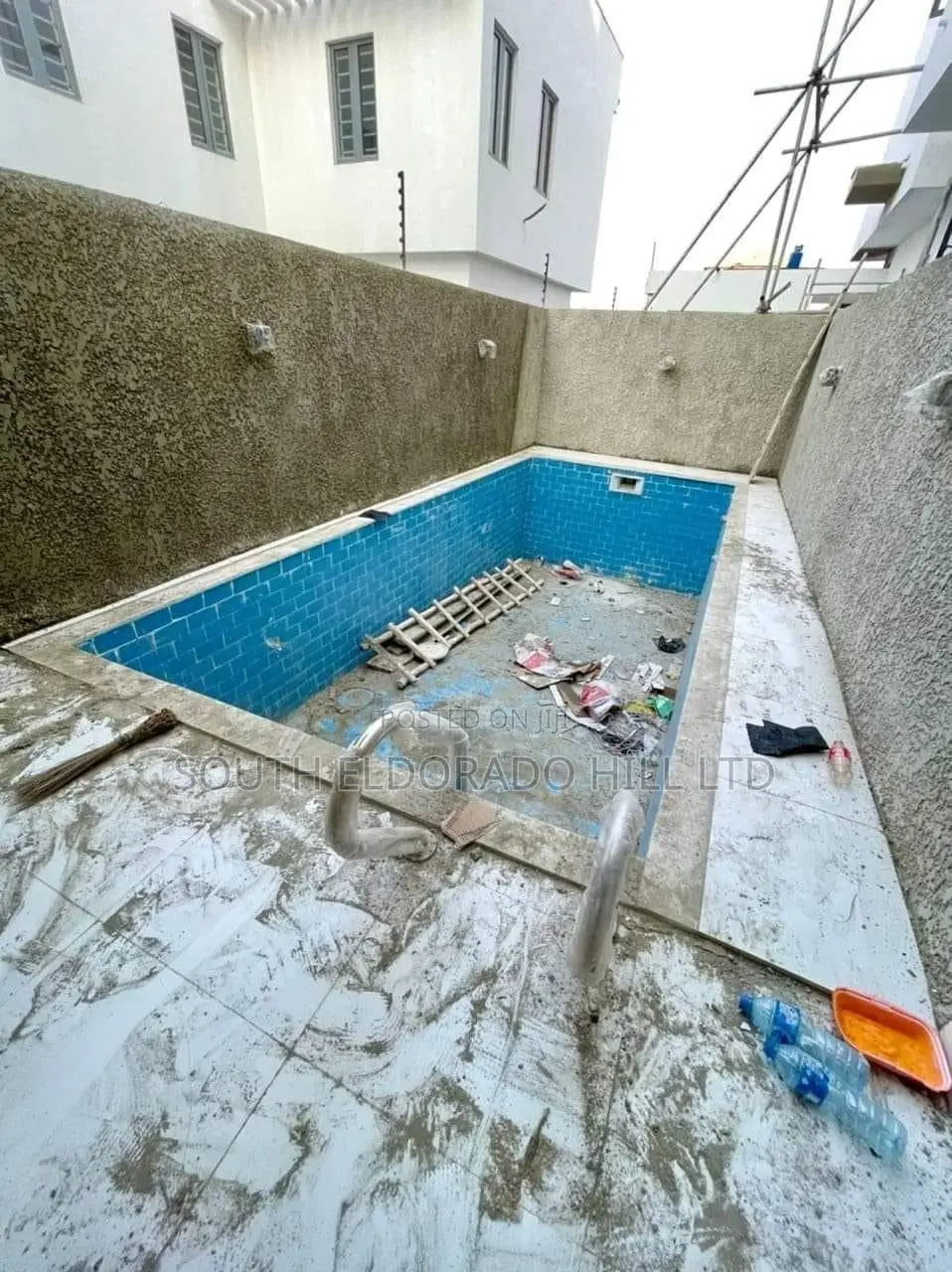 5bdrm Duplex in Ologolo for sale in Ologolo