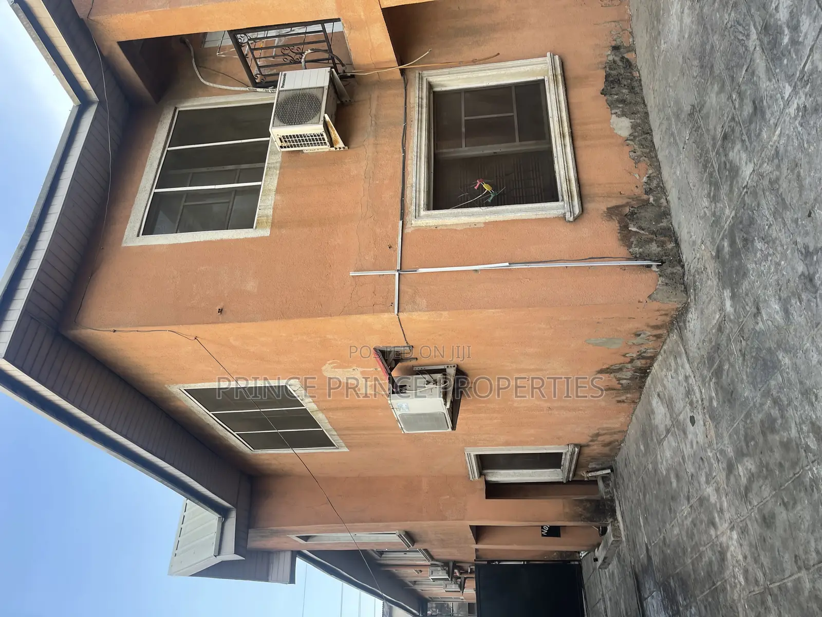 3bdrm Block of Flats in Surulere for sale in Surulere
