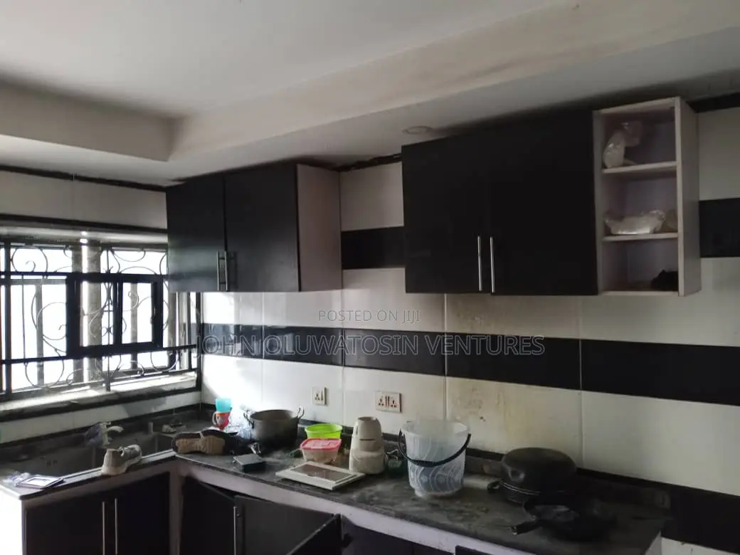 3bdrm Block of Flats in Obiwale, Ologuneru for rent in Ologuneru