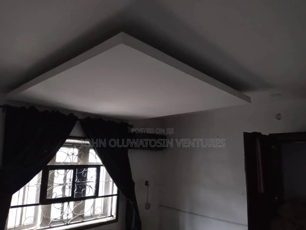 3bdrm Block of Flats in Obiwale, Ologuneru for rent in Ologuneru