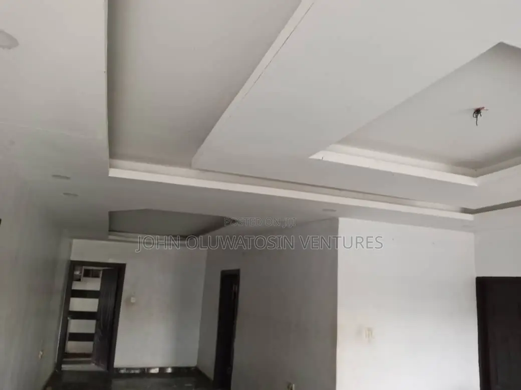 3bdrm Block of Flats in Obiwale, Ologuneru for rent in Ologuneru