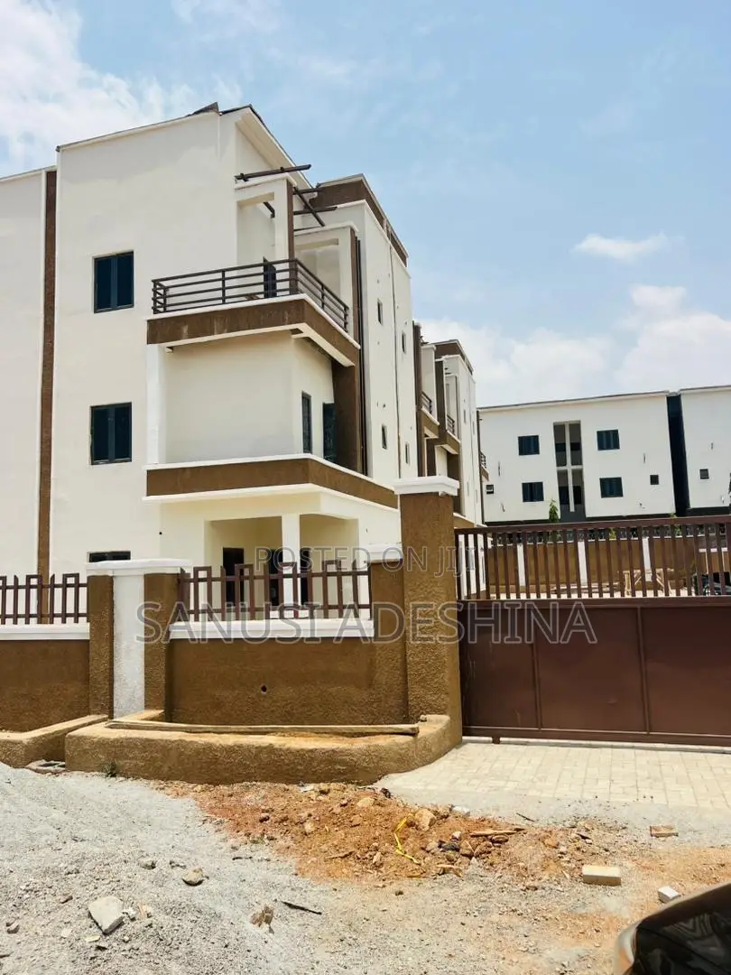 4bdrm Duplex in Jahi Abuja Nigerian for sale in Jahi