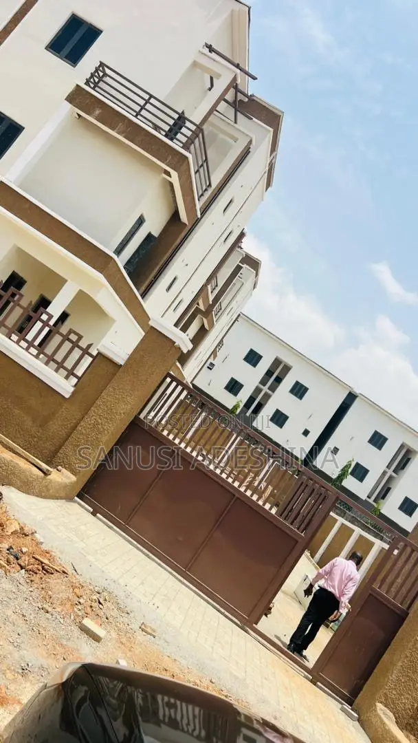 4bdrm Duplex in Jahi Abuja Nigerian for sale in Jahi