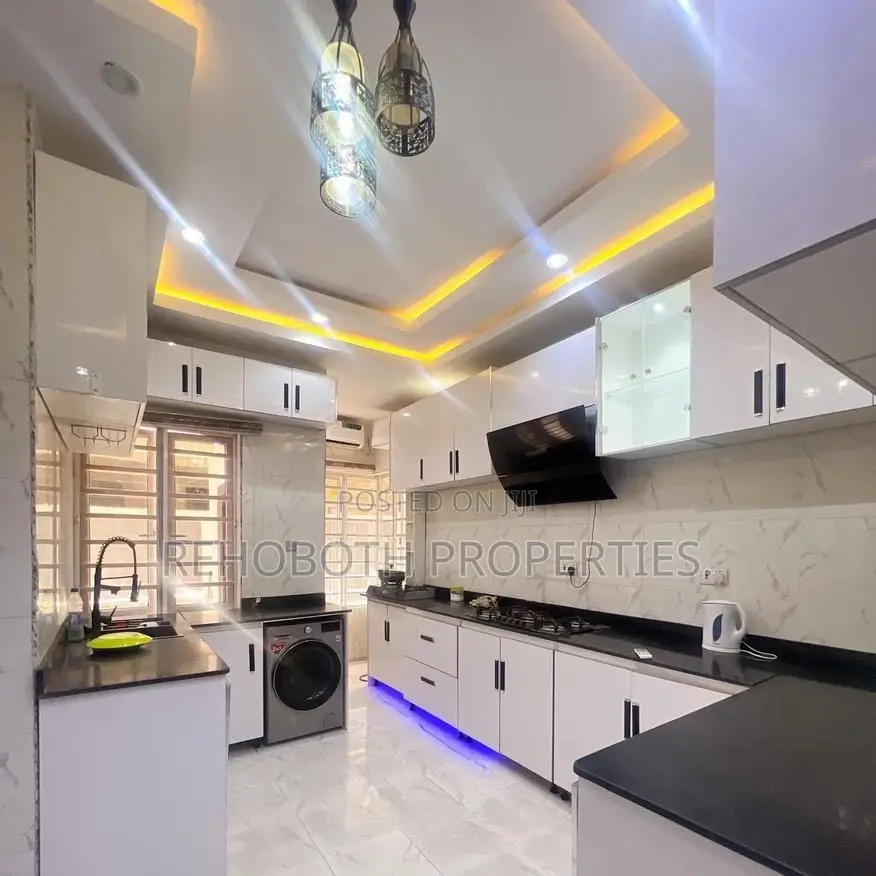 7bdrm Duplex in Akala Estate, Ibadan for sale in Ibadan