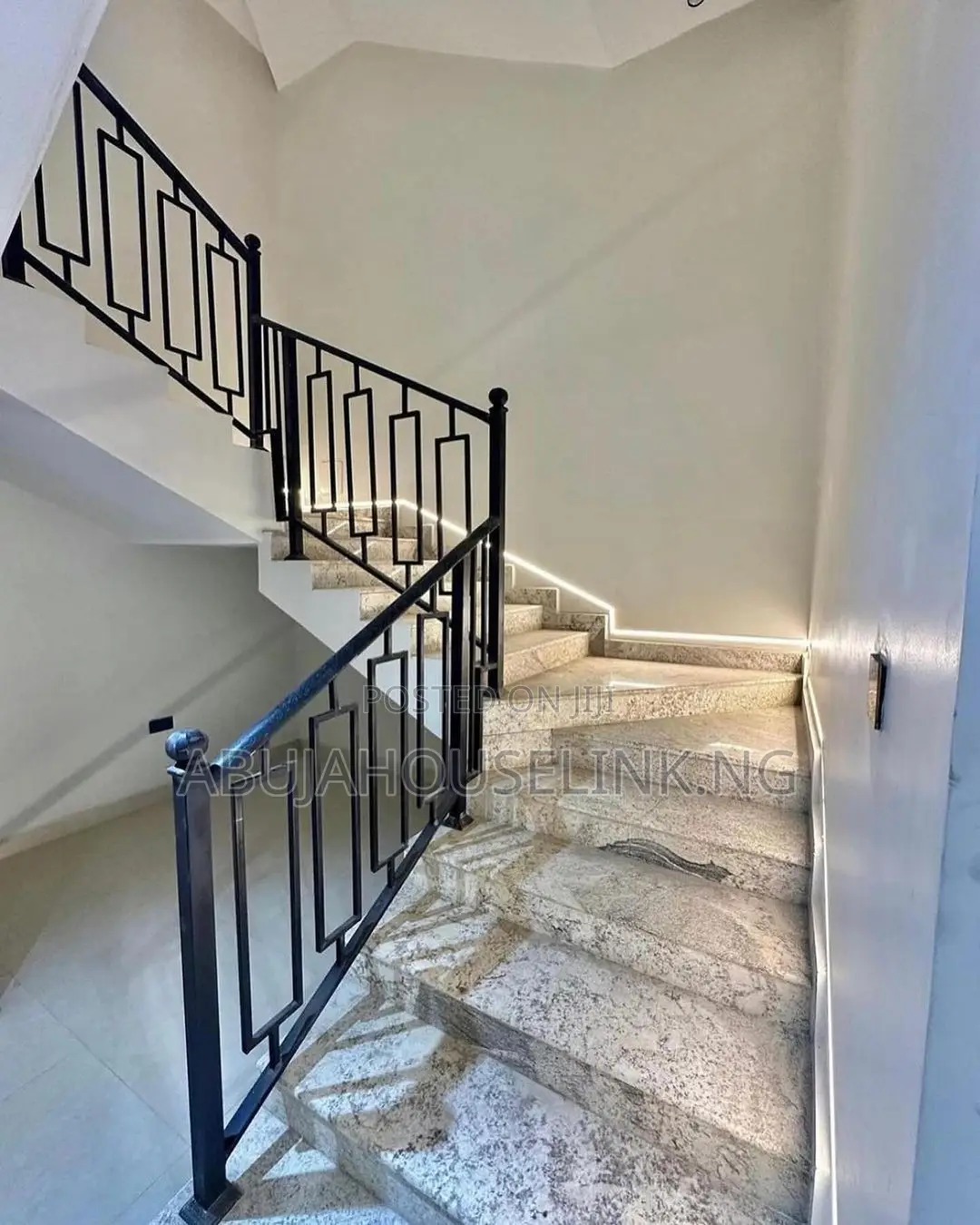 5bdrm Duplex in Guzape Abuja for sale in Guzape District