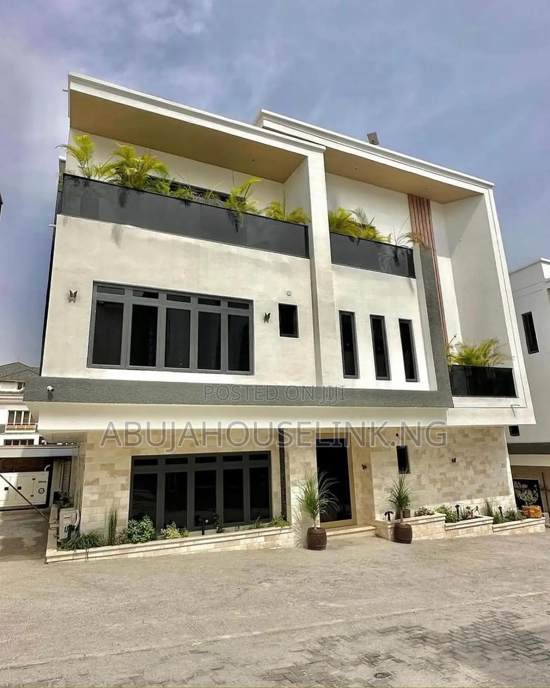 5bdrm Duplex in Guzape Abuja for sale in Guzape District