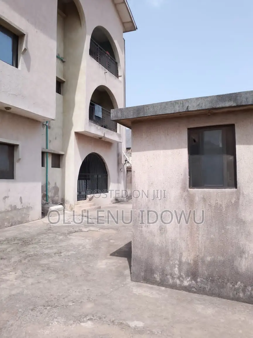 Furnished 2bdrm Block of Flats in Alimosho for sale in Alimosho