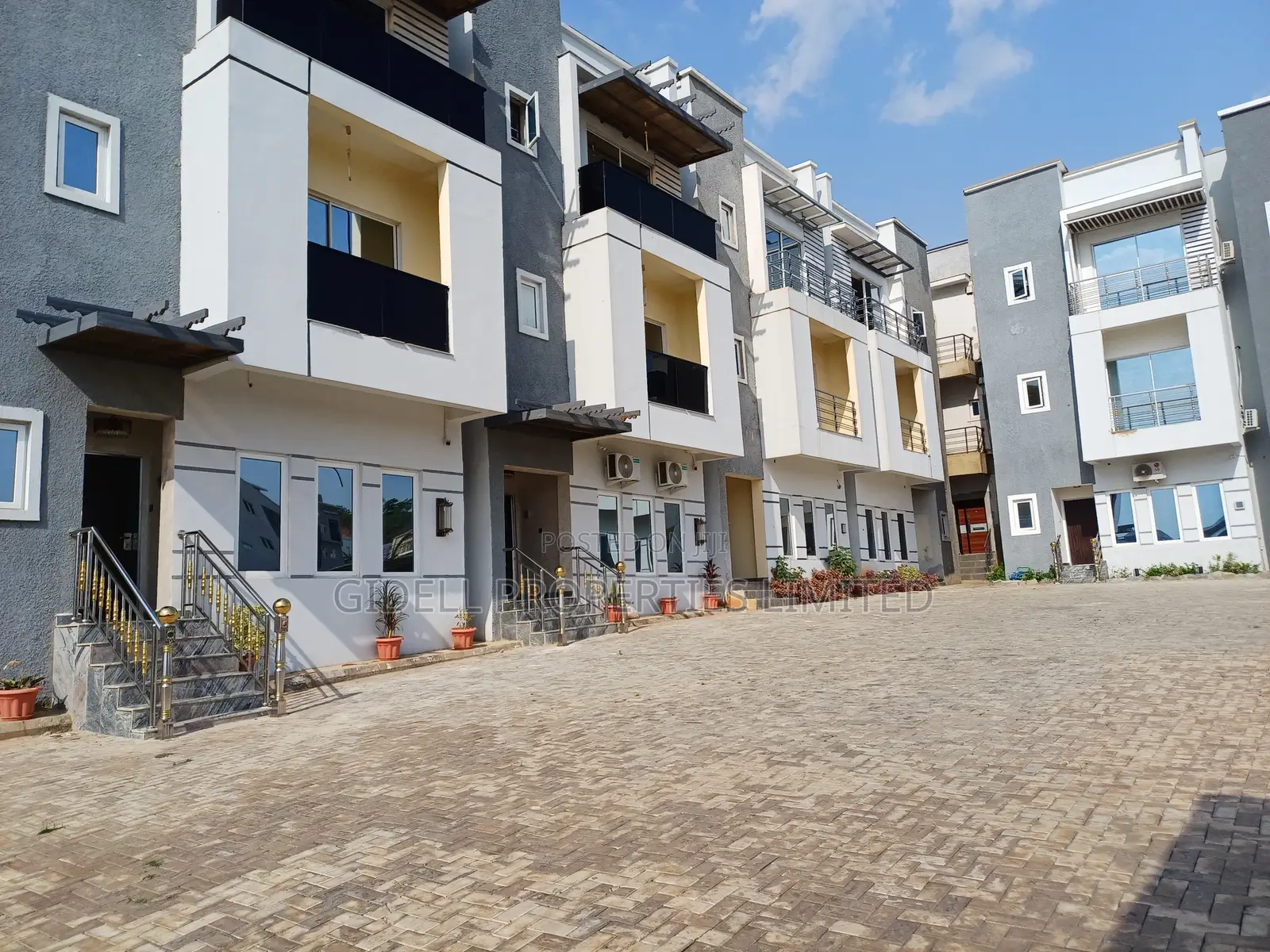 4bdrm Townhouse/Terrace in Guzape District for Sale in Guzape District