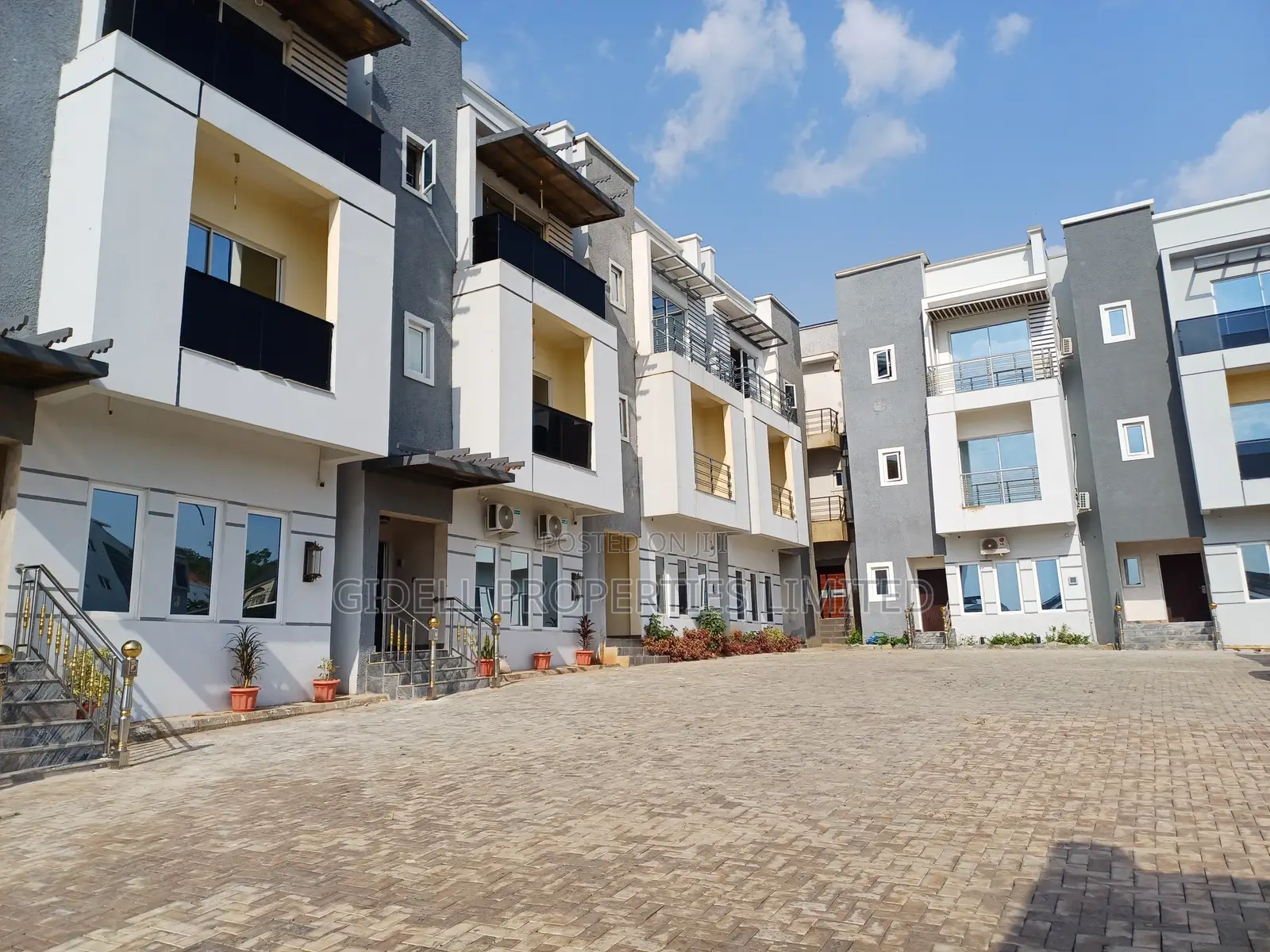 4bdrm Townhouse/Terrace in Guzape District for Sale in Guzape District