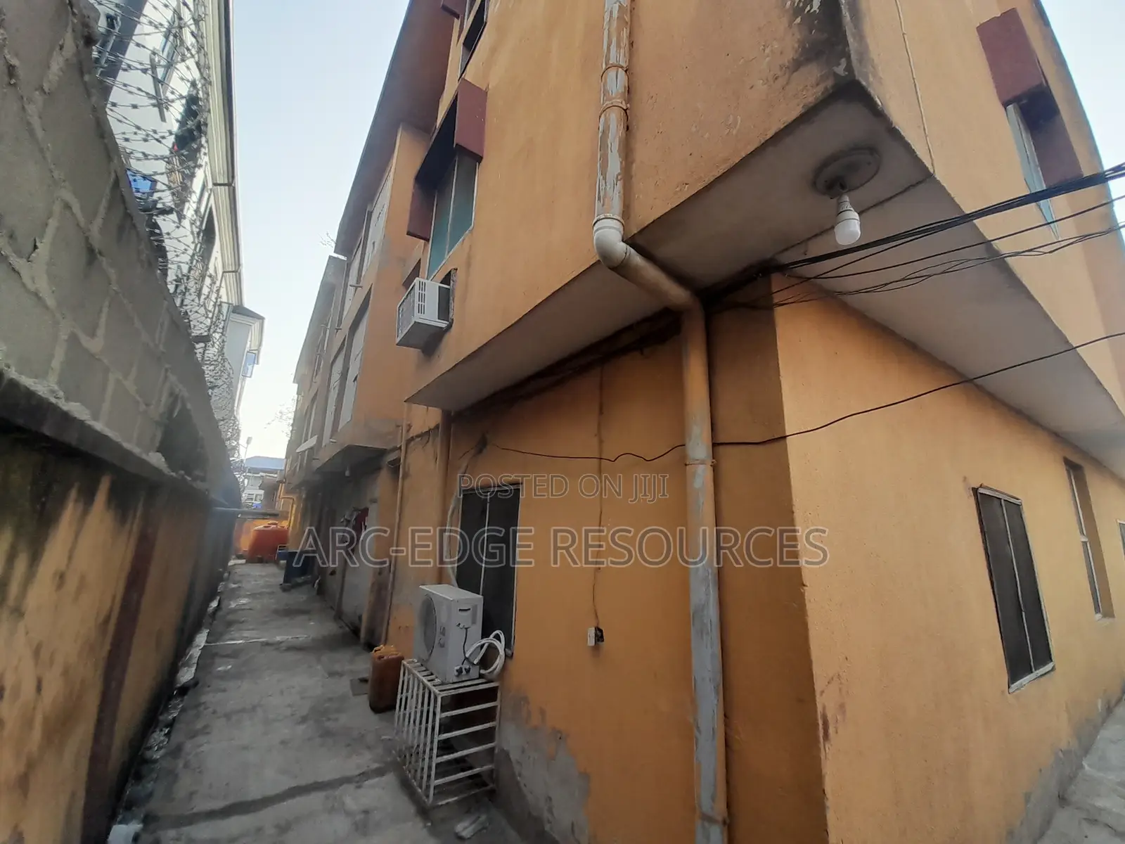 3bdrm Block of Flats in Ago Palace for sale in Ago Palace
