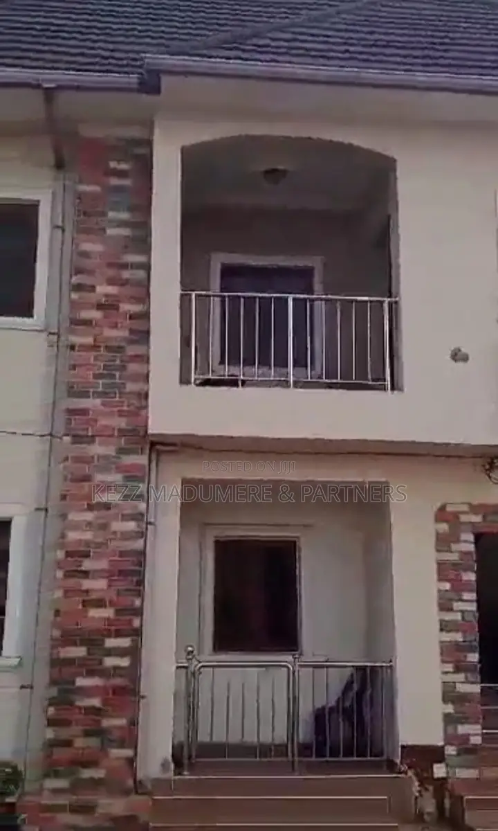 8bdrm Block of Flats in Near Ngozi Estate , for sale in Awka