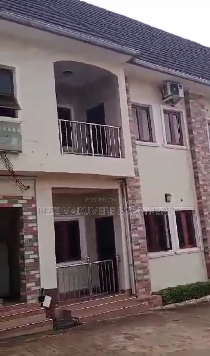 8bdrm Block of Flats in Near Ngozi Estate , for sale in Awka