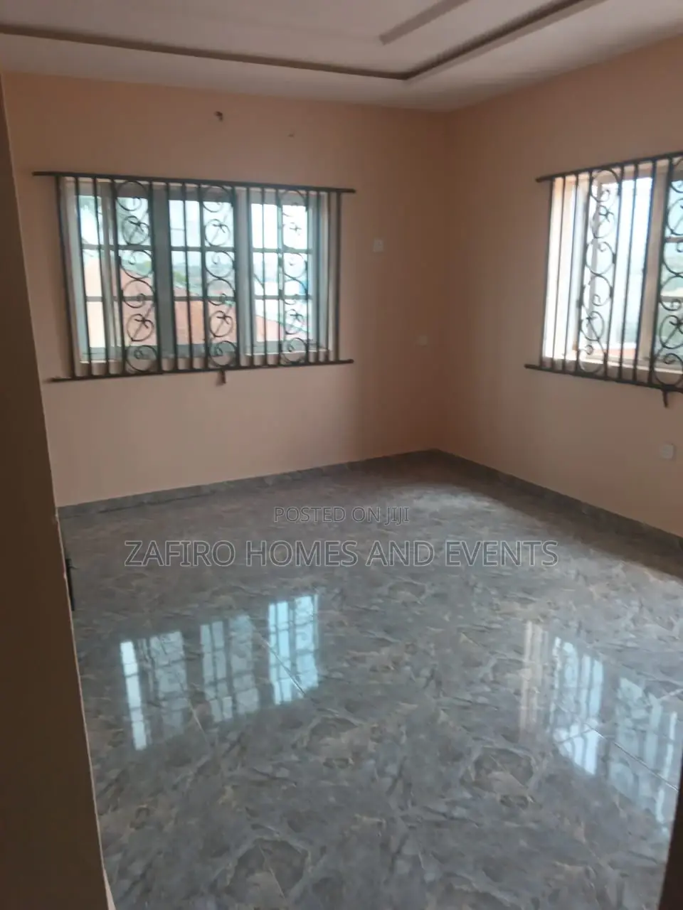 10bdrm Duplex in Gbagi Market, Alakia for sale in Alakia