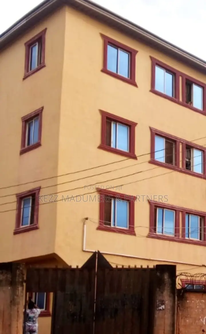 8bdrm Block of Flats in Enugu , Enugu State for sale in Enugu