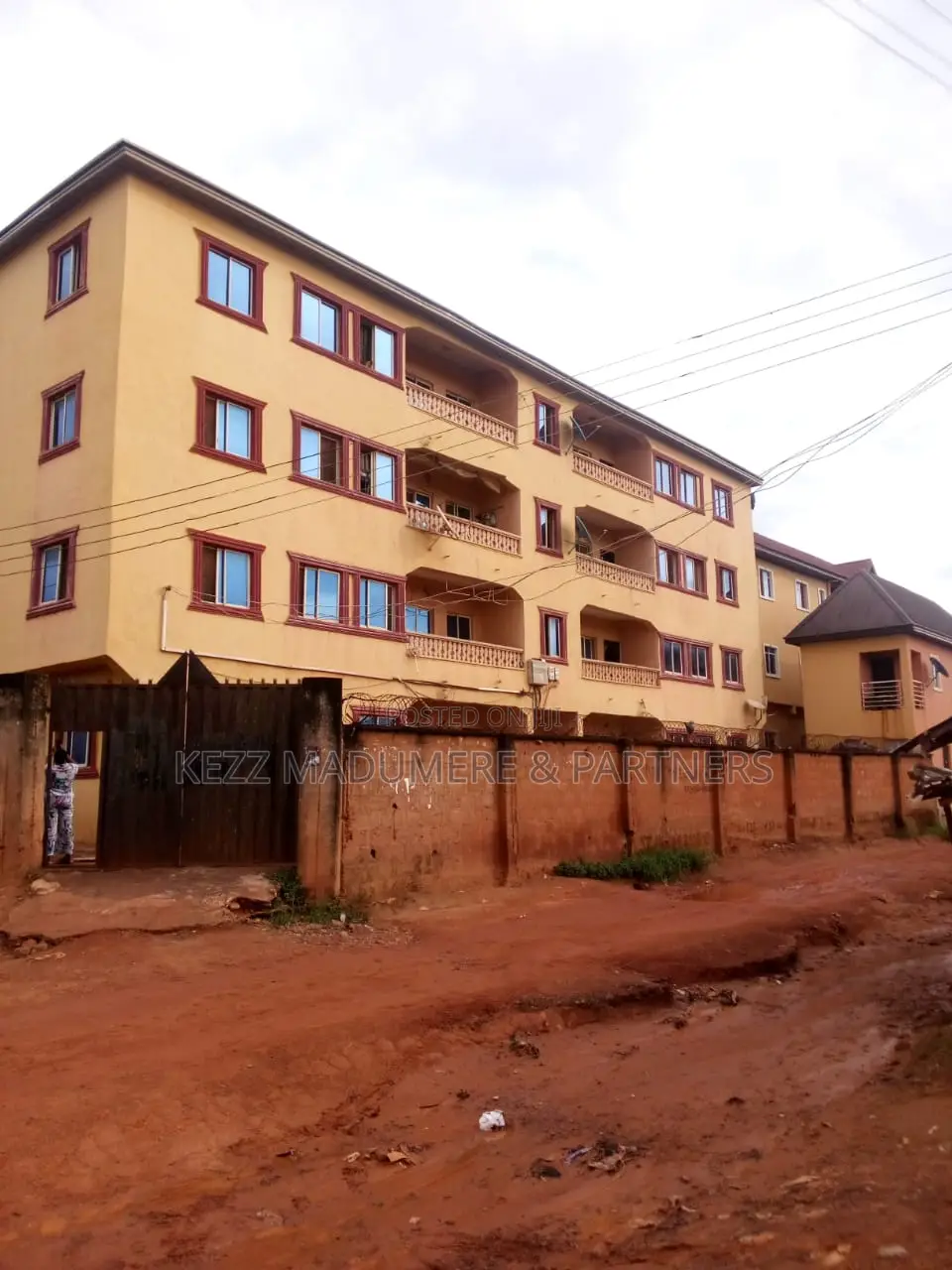 8bdrm Block of Flats in Enugu , Enugu State for sale in Enugu