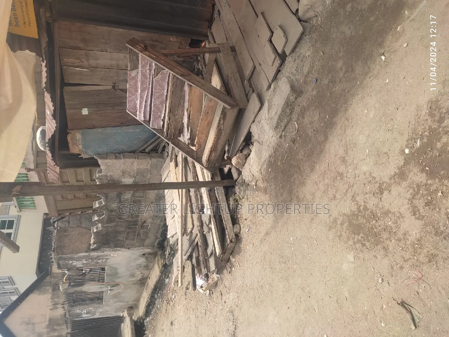A Distress Sale,Demolishable Structure for Sale at Surulere in Surulere