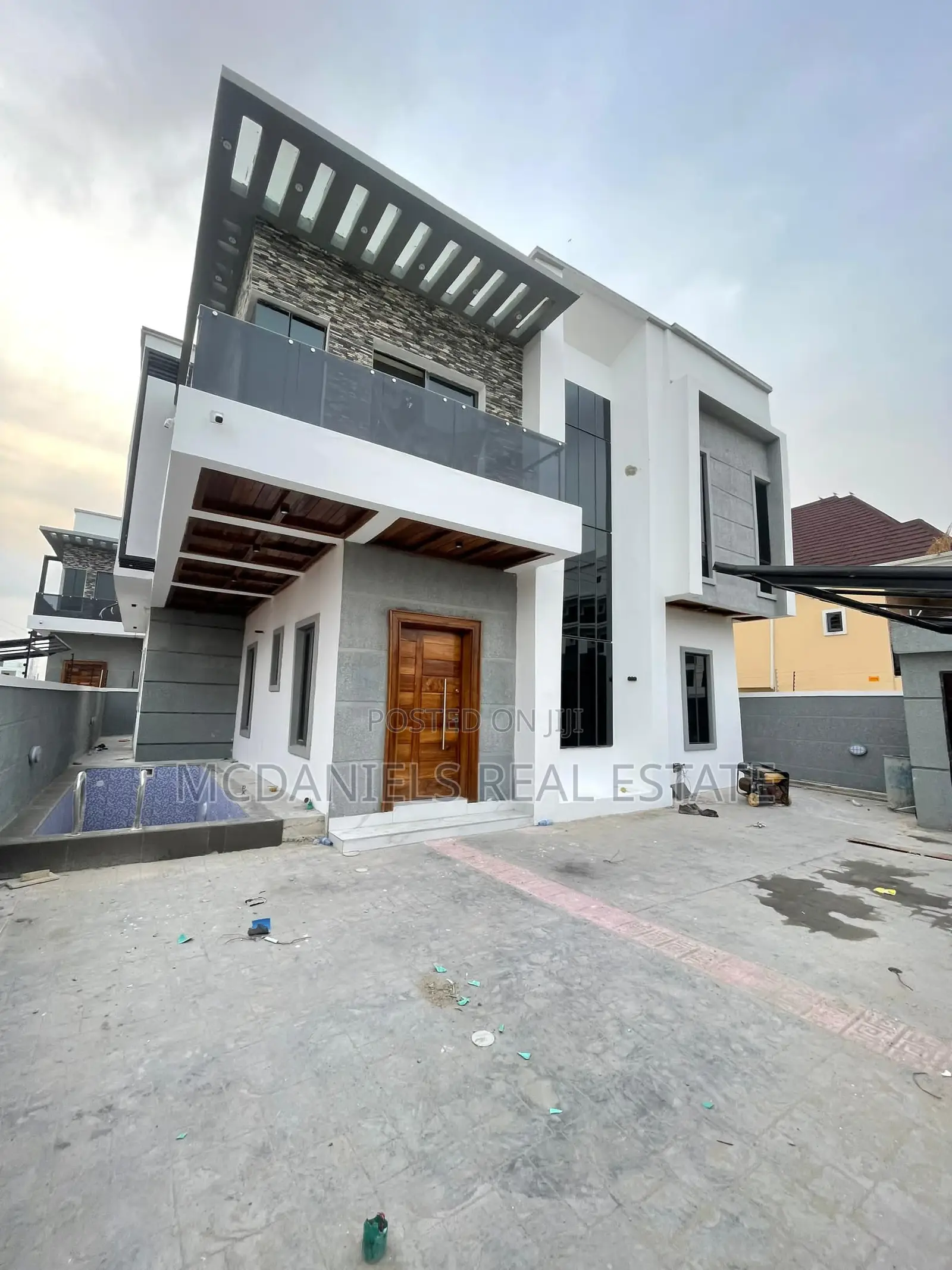 5bdrm Duplex in Ikate for sale in Ikate