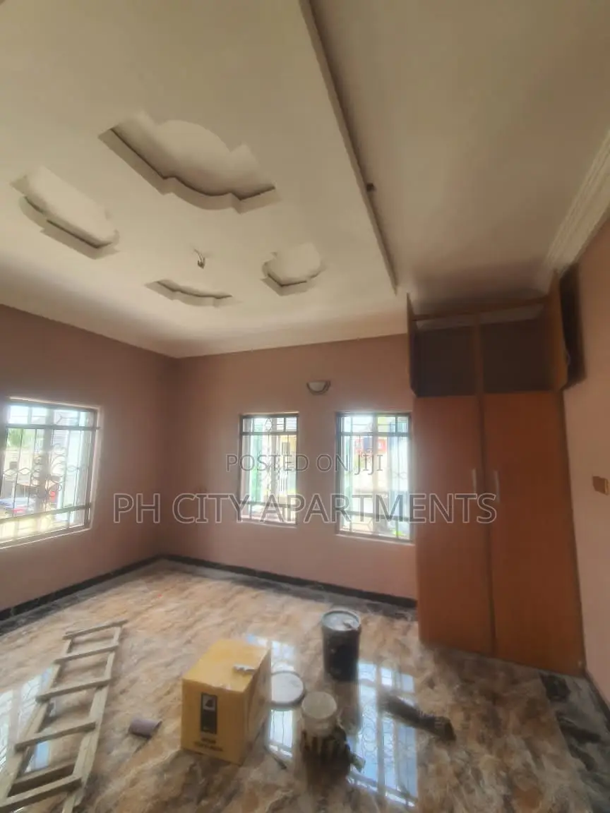 2bdrm Block of Flats in Radio Estate, Rumuigbo for rent in Rumuigbo