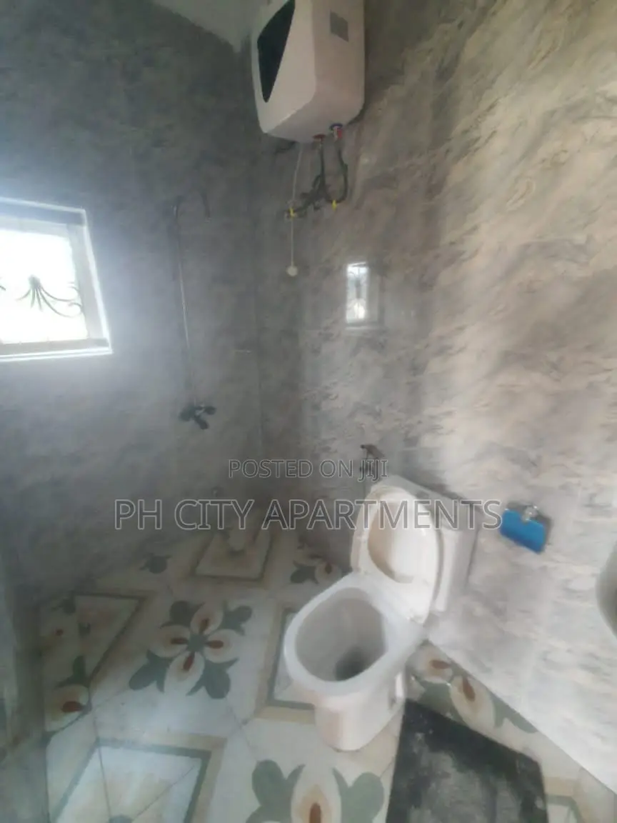 2bdrm Block of Flats in Radio Estate, Rumuigbo for rent in Rumuigbo