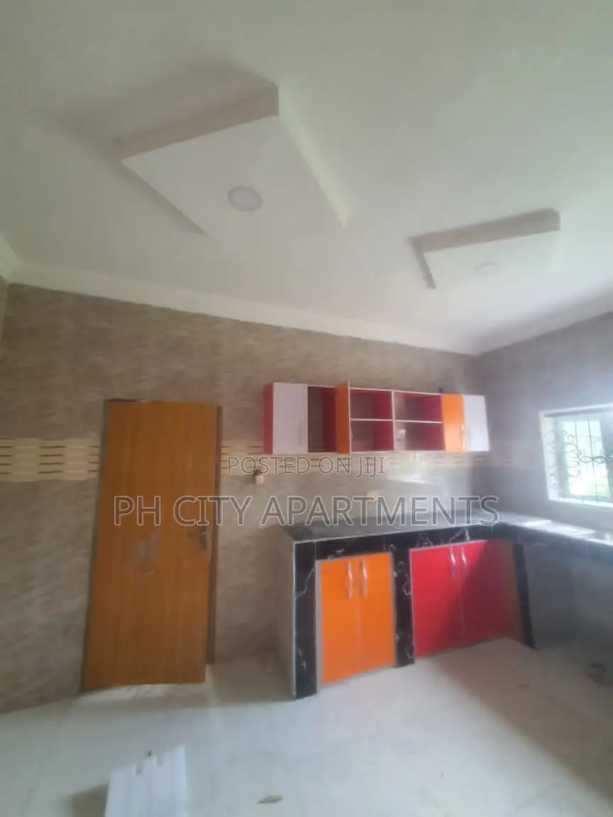 2bdrm Block of Flats in Radio Estate, Rumuigbo for rent in Rumuigbo