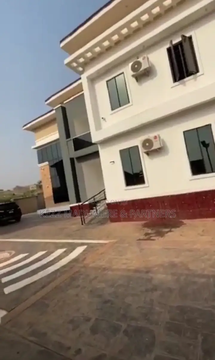 Furnished 6bdrm Duplex in Golf Estate Annex , for sale in Enugu