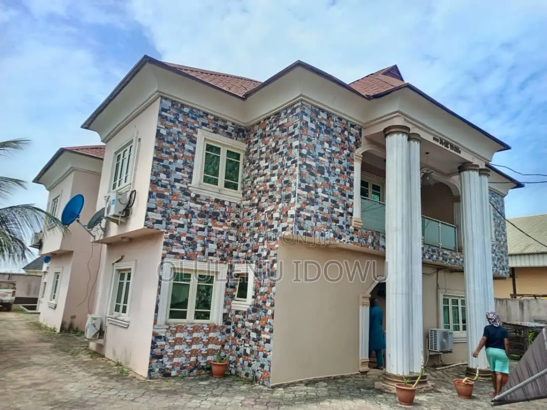 Furnished 5bdrm Duplex in Alimosho for sale in Alimosho