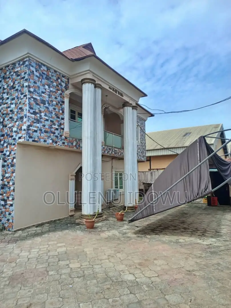 Furnished 5bdrm Duplex in Alimosho for sale in Alimosho