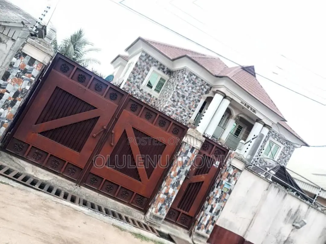 Furnished 5bdrm Duplex in Alimosho for sale in Alimosho