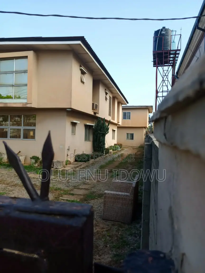 Furnished 5bdrm Duplex in Alimosho for sale in Alimosho