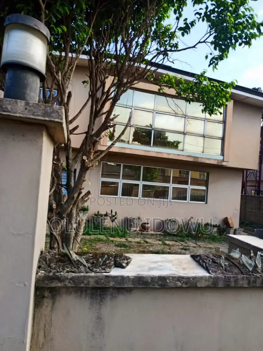 Furnished 5bdrm Duplex in Alimosho for sale in Alimosho