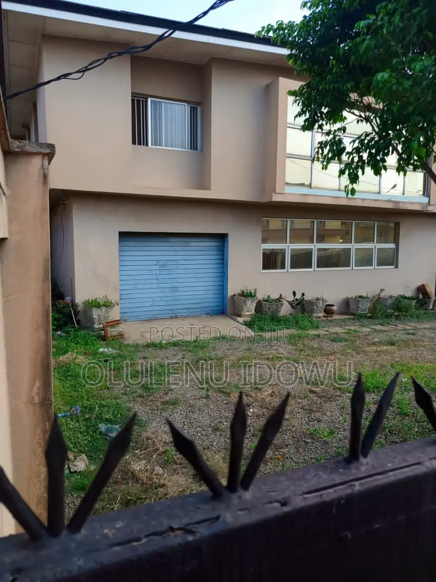 Furnished 5bdrm Duplex in Alimosho for sale in Alimosho
