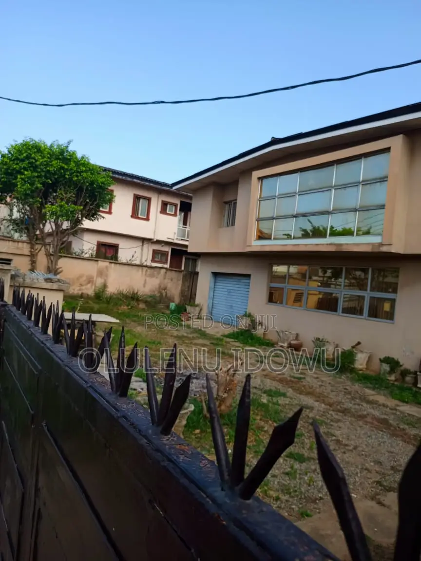 Furnished 5bdrm Duplex in Alimosho for sale in Alimosho