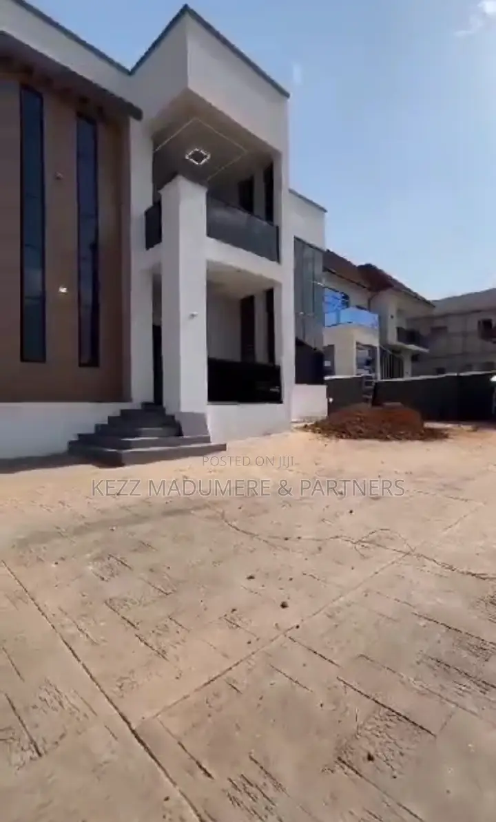 5bdrm Duplex in Centenary City for sale in Enugu