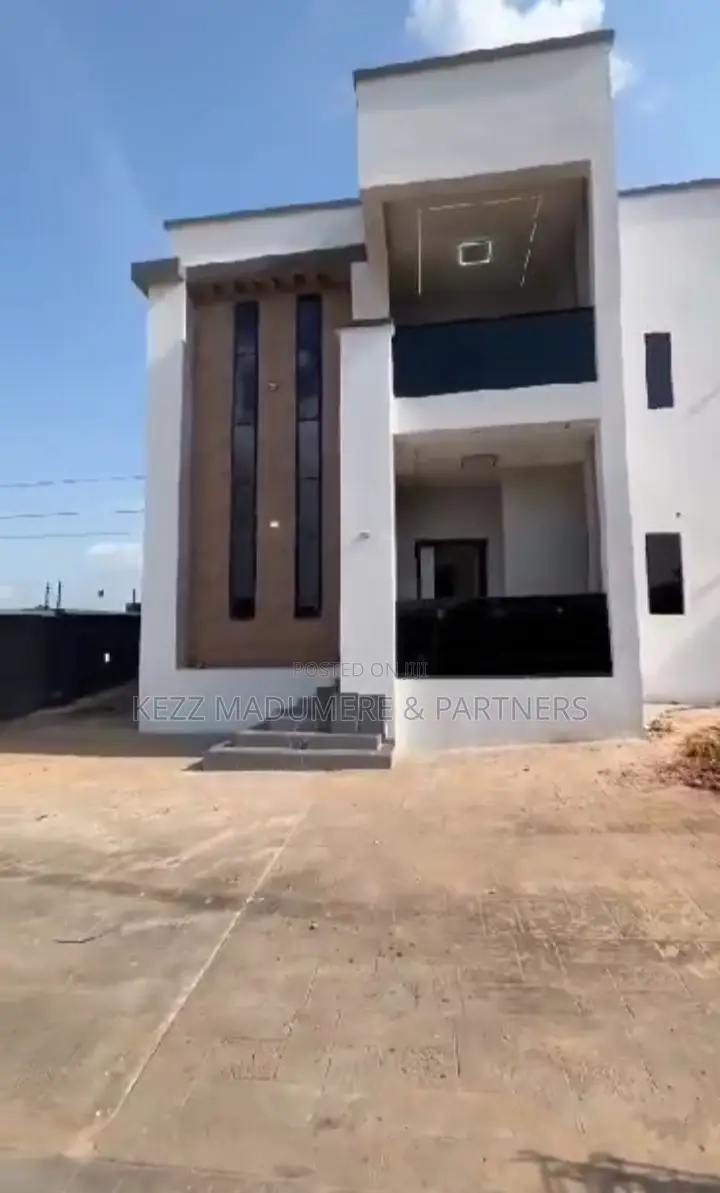 5bdrm Duplex in Centenary City for sale in Enugu