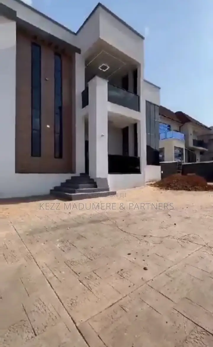 5bdrm Duplex in Centenary City for sale in Enugu