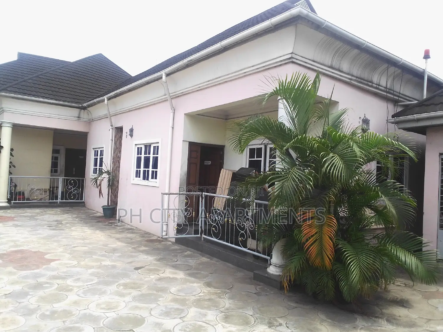 5bdrm Bungalow in Port-Harcourt for sale in Port-Harcourt