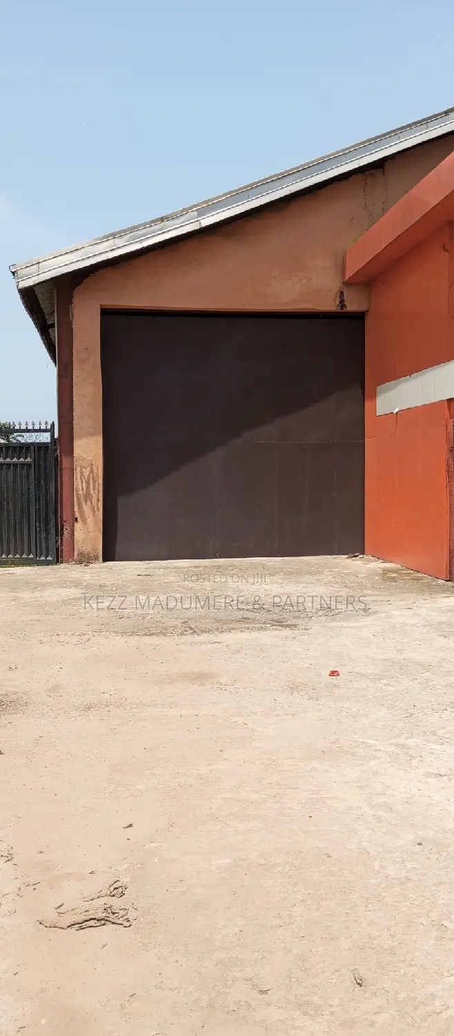 To Let: 2000 SQMTRS Warehouse in Aba North