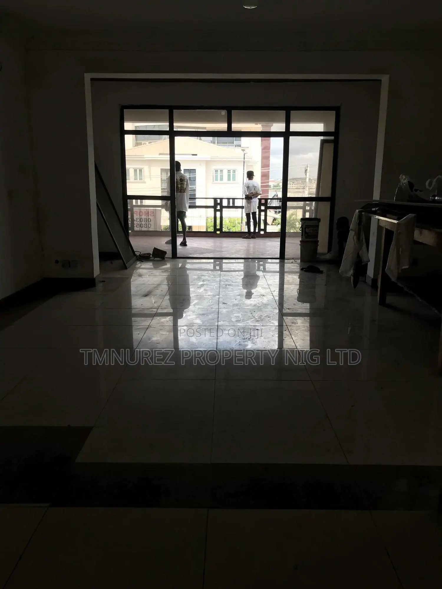 Shop 60sqm Lekki Phase1 at Very Good Location in Lekki Phase 1