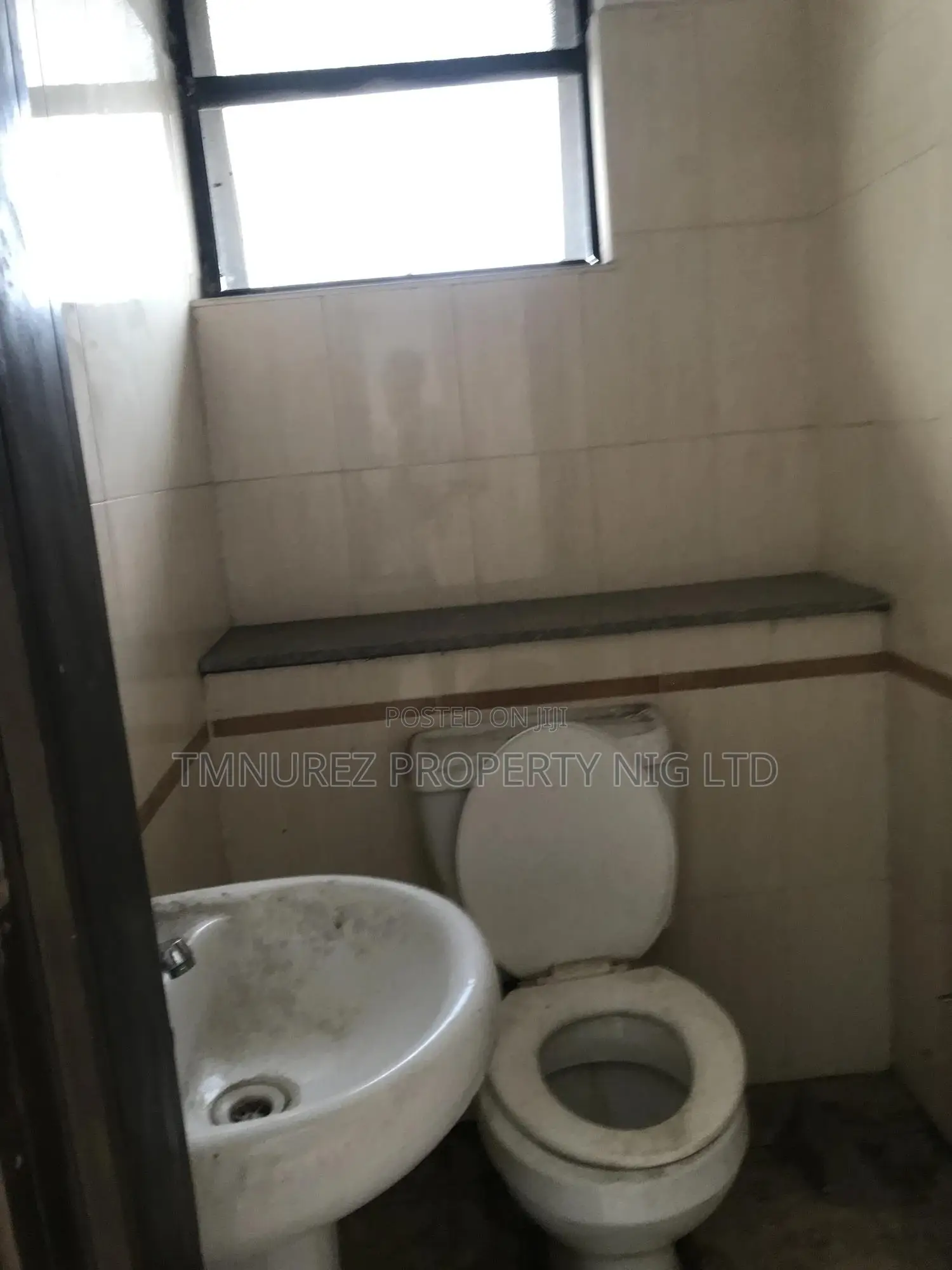 Shop 60sqm Lekki Phase1 at Very Good Location in Lekki Phase 1