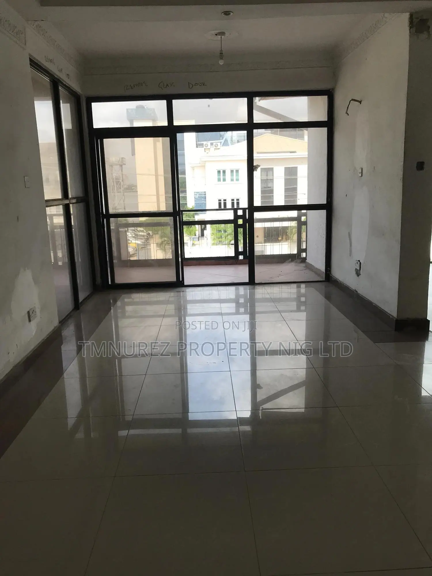 Shop 60sqm Lekki Phase1 at Very Good Location in Lekki Phase 1