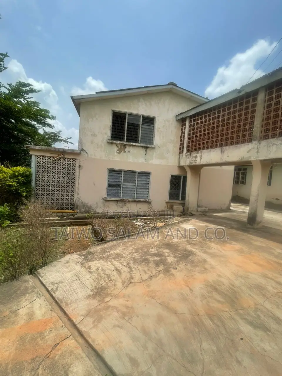1900sqm of Commercial Land With Demolish Structure Bodija Ibadan in Bodija