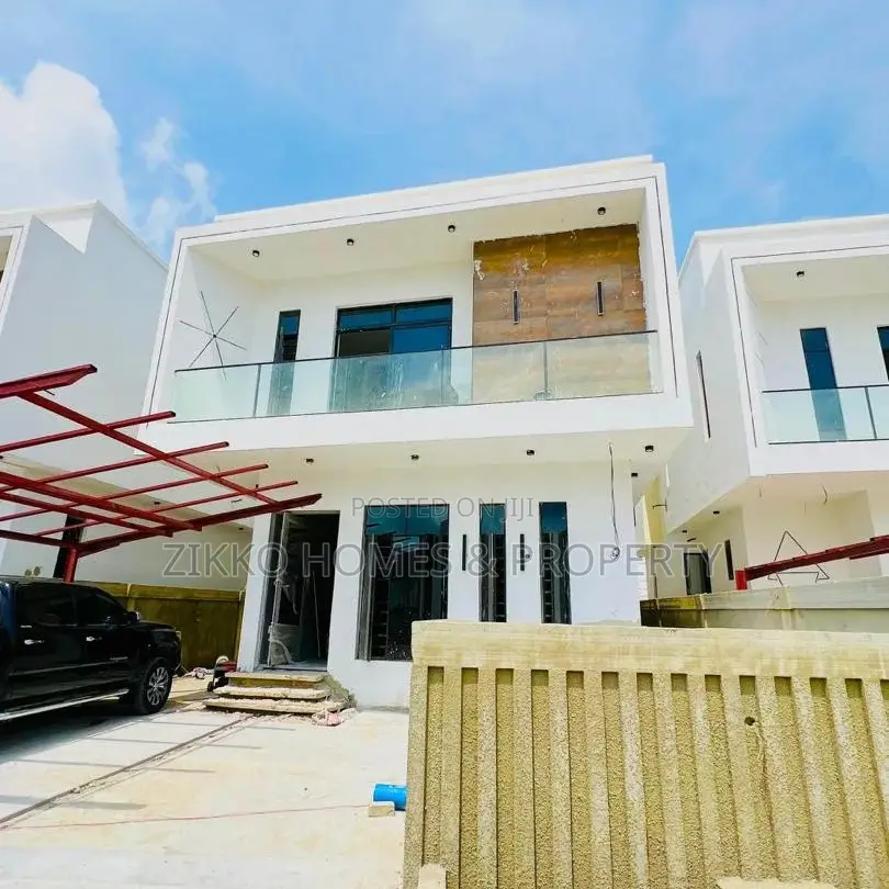 4bdrm Duplex in Orchid Road, Chevron for sale in Chevron