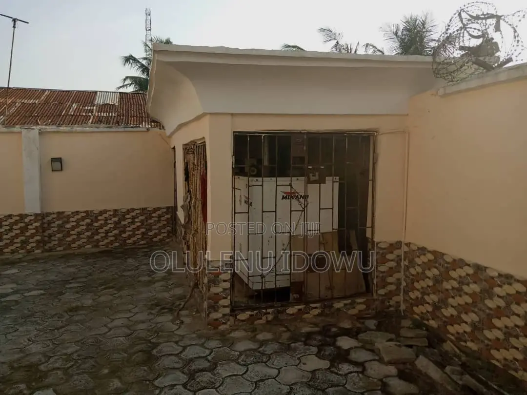 Furnished 9bdrm Block of Flats in Alimosho for sale in Alimosho