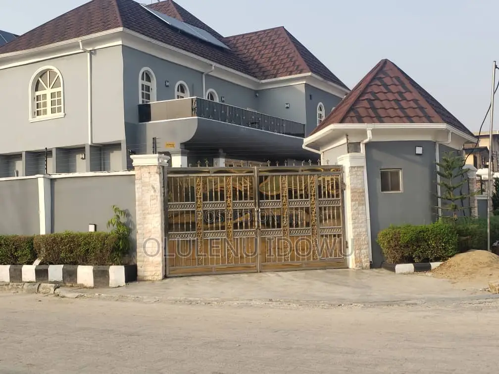 Furnished 9bdrm Block of Flats in Alimosho for sale in Alimosho