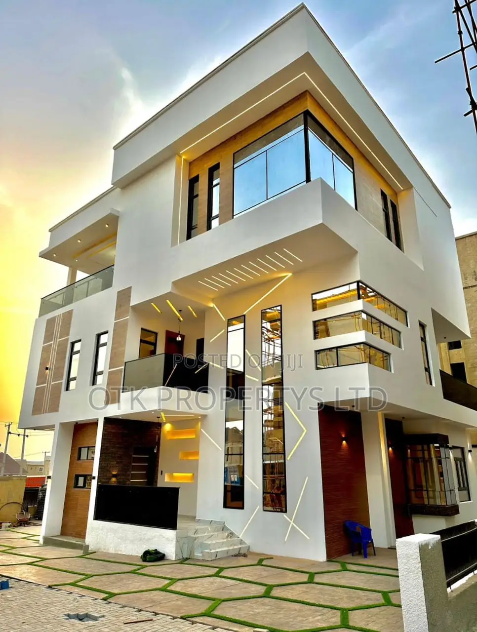 Furnished 6bdrm Duplex in Mini Estate
Asokoro for sale in Asokoro