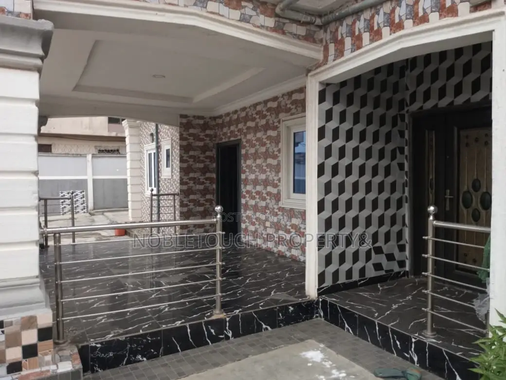 5bdrm Bungalow in Ajangbadi Lagos for sale in Ajangbadi