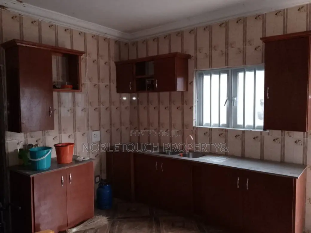 5bdrm Bungalow in Ajangbadi Lagos for sale in Ajangbadi
