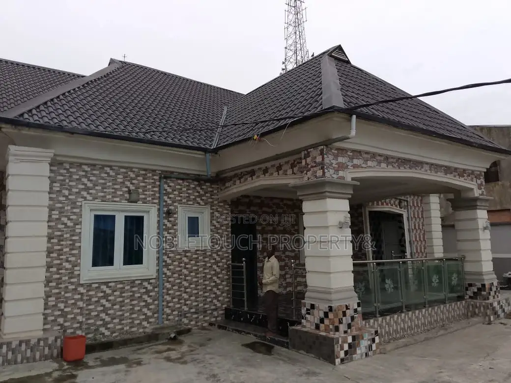 5bdrm Bungalow in Ajangbadi Lagos for sale in Ajangbadi
